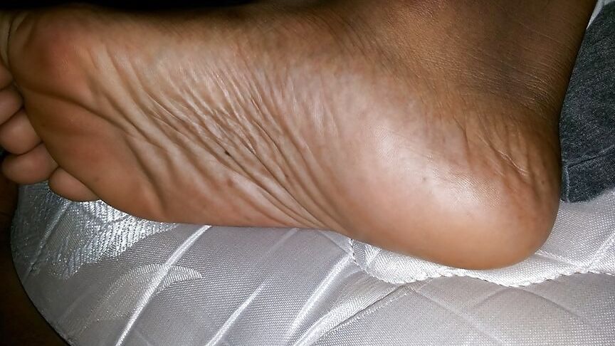Wanna cum on my cute feet?
