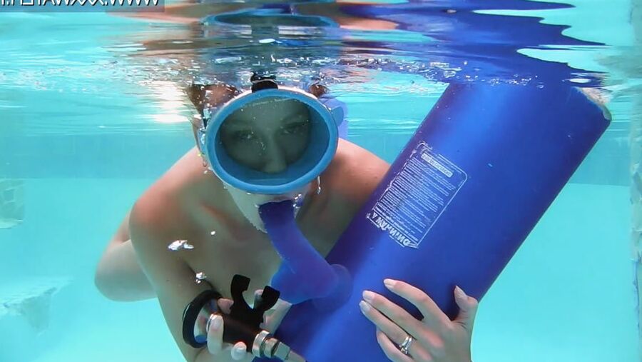 Minnie Manga Blue Dildo UnderWaterShow