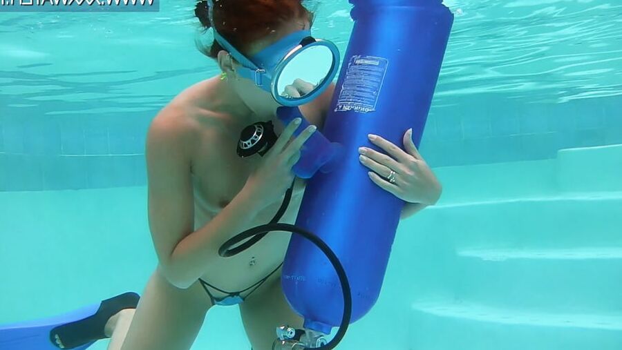 Minnie Manga Blue Dildo UnderWaterShow