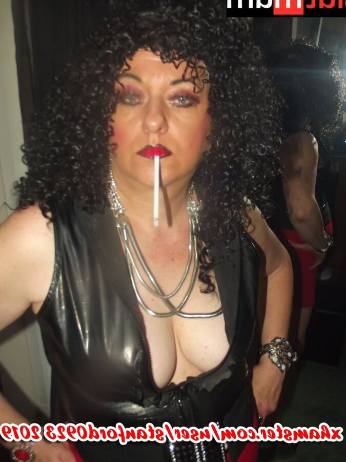 SLUT MOM DOES HERE JOB