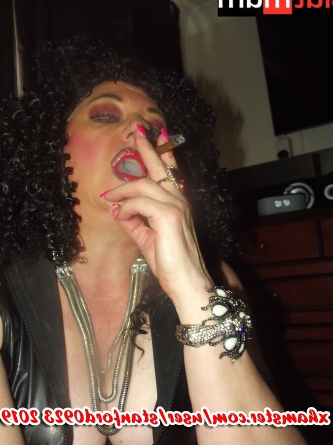 SLUT MOM DOES HERE JOB