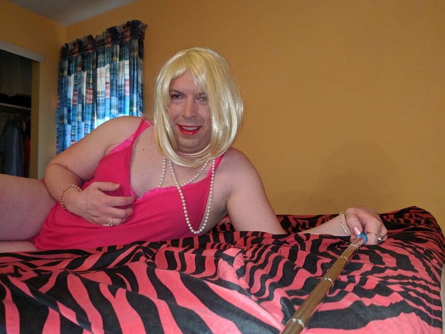 BBC Addicted Sissy Shows Ass and Poses