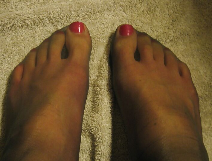 Wanna cum on my cute feet?