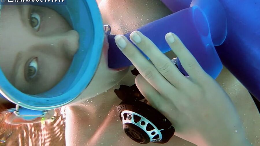 Minnie Manga Blue Dildo UnderWaterShow