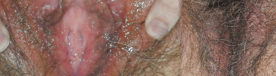 Hairy and juicy pussy, rich to penetrate.