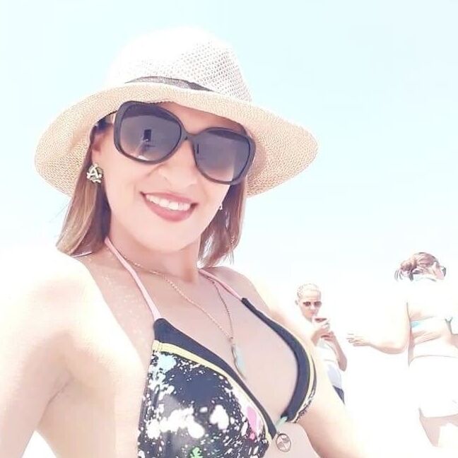 Skinny mom