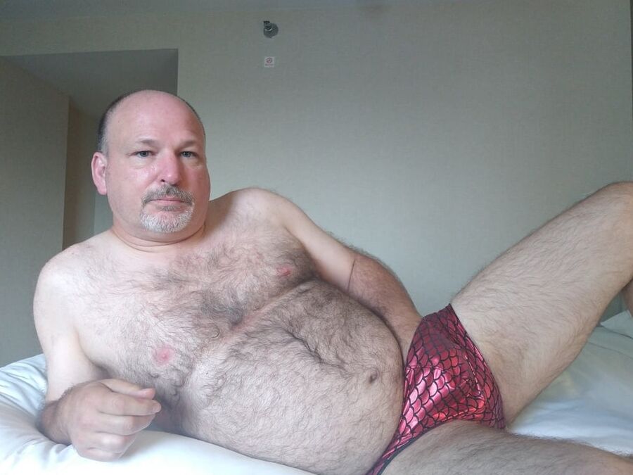 Red underwear peeking pics!