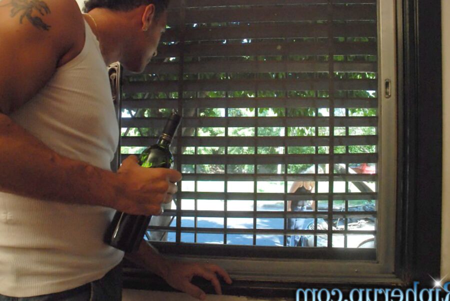 Petite Babe Gets Serviced Properly By This Stud
