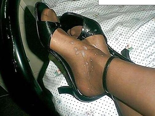 Wanna cum on my cute feet?