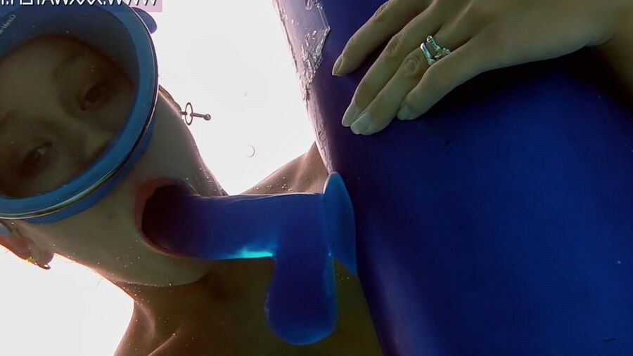 Minnie Manga Blue Dildo UnderWaterShow