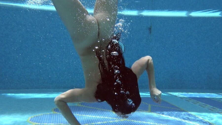 Jessica Lincoln Pt. UnderWaterShow