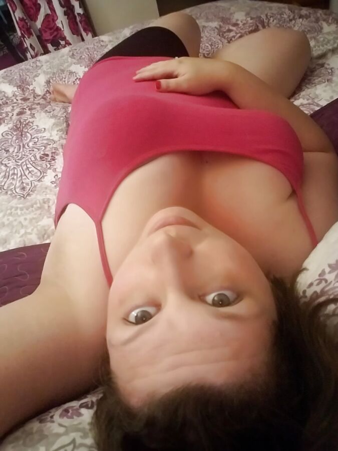 bored housewife snapping a few fun photos....