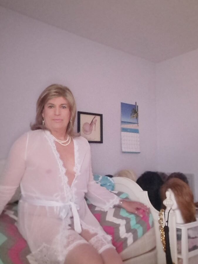 I have cleavage!