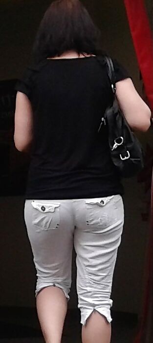 Jeans &amp; visible thong