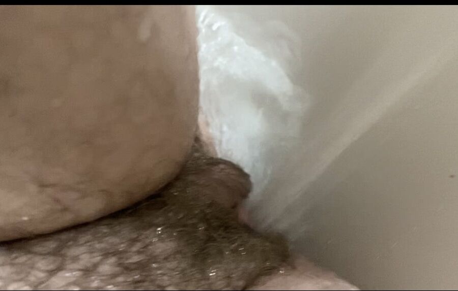 Water stream makes me cum . .