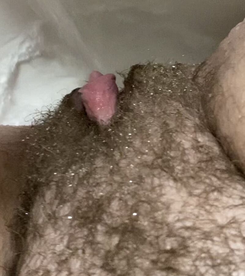 Water stream makes me cum . .
