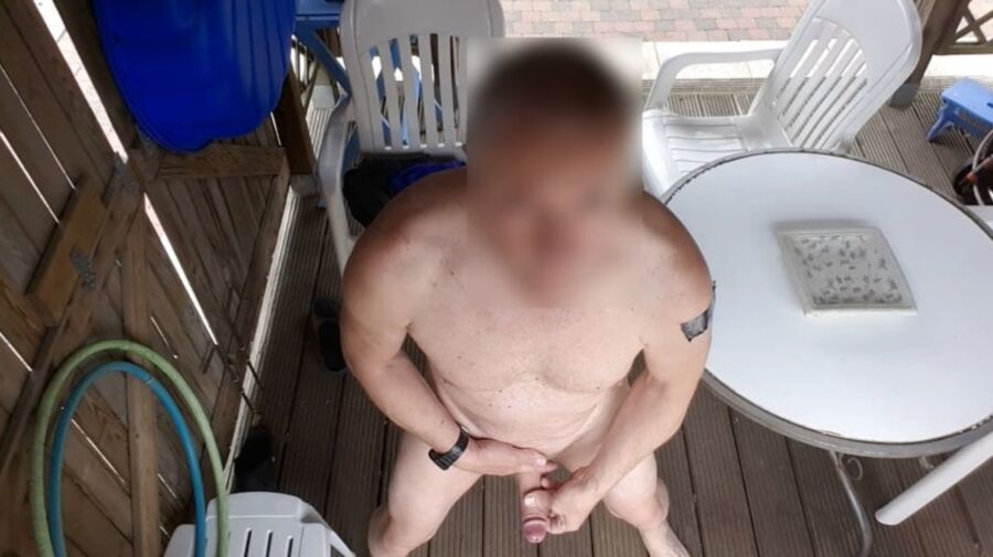 public outdoor exhibitionist solowank jerking session