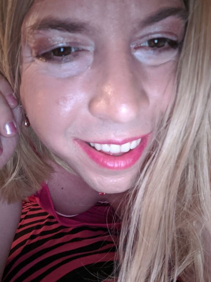 Feeling Cute, Might Suck BBC Later