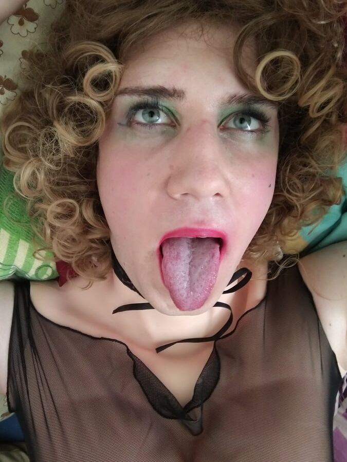 Ahegao and couple of dildos
