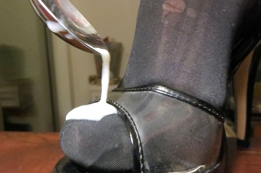 cuming on my wifes foot