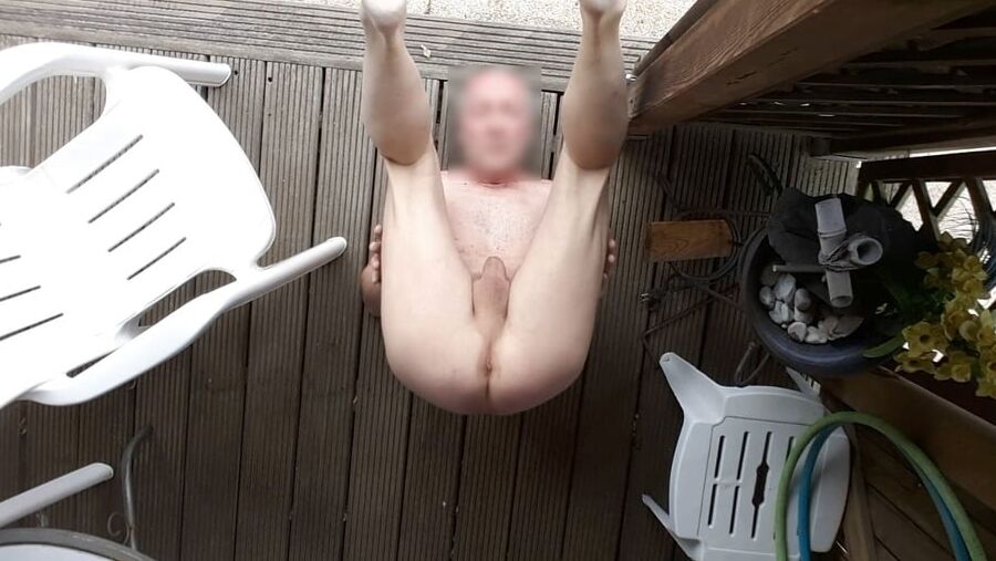 public outdoor exhibitionist solowank jerking session