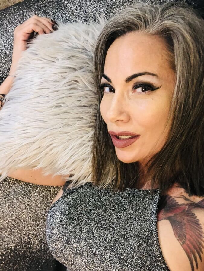 I&;m a naughty MILF