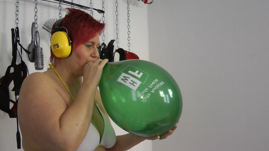 Playing with balloons by user wish