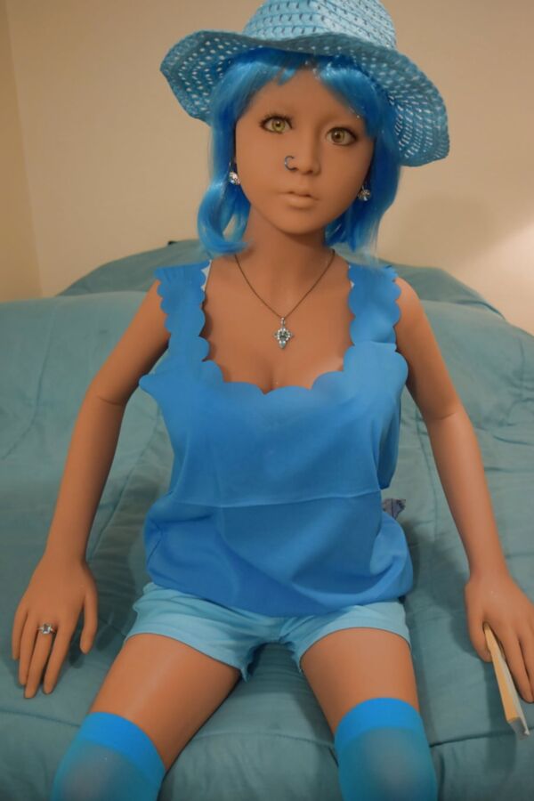 Nina&;s blue hat