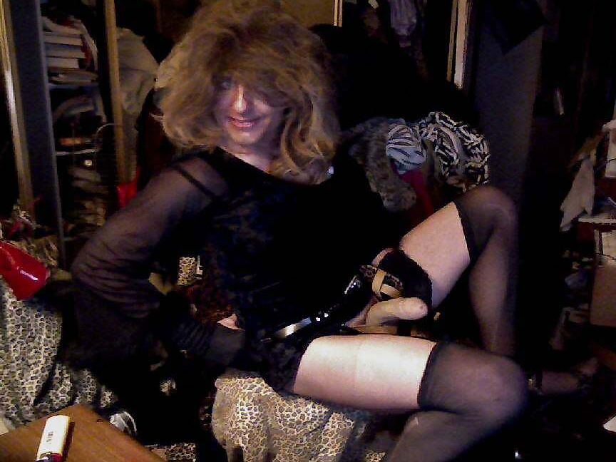 IT GETS ME SO HORNY THINKING SOMEONE MIGHT SEE MY NAUGHTINES