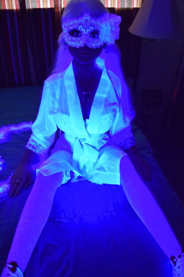 Nina&;s blacklight
