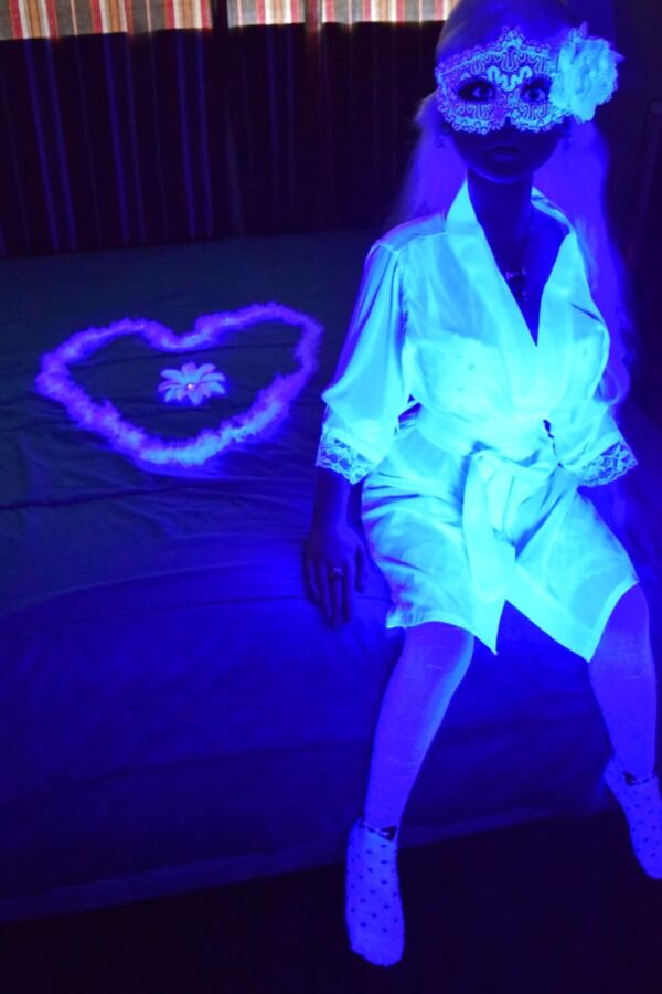Nina&;s blacklight