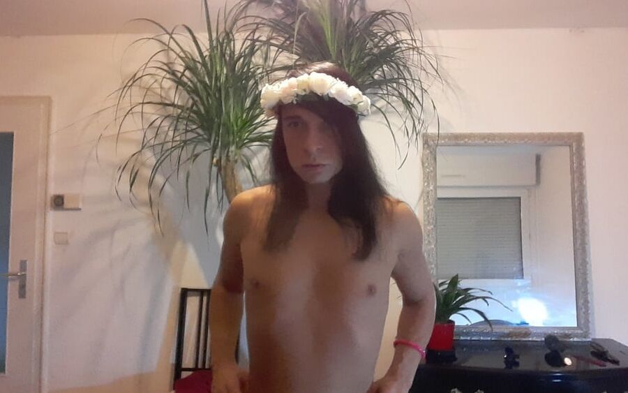 Queen Tygra wearing a flower crown.