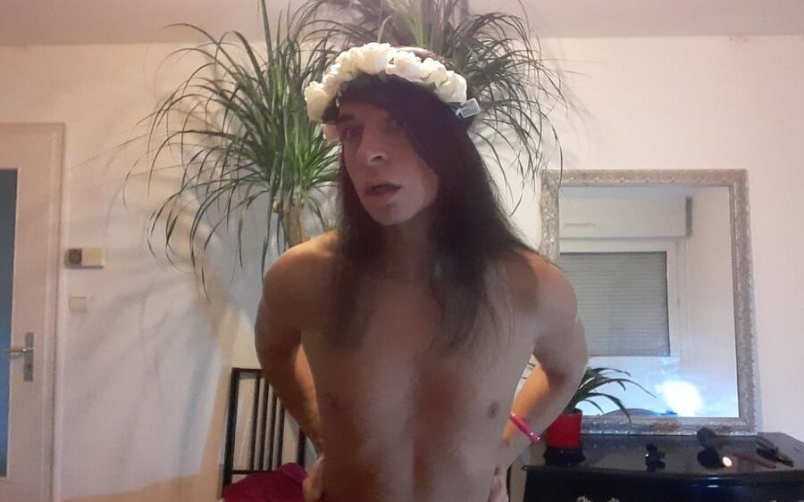 Queen Tygra wearing a flower crown.