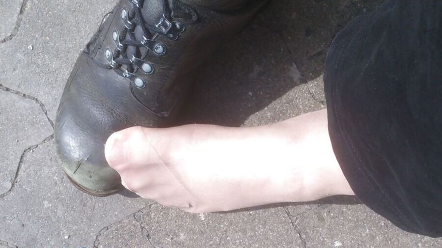 Cum on my Nylonfoot