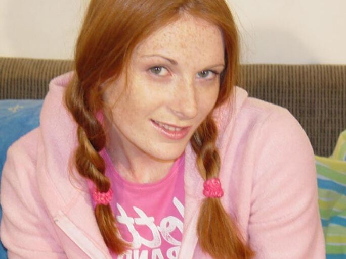 Redhead hottie Zoie getting fucked