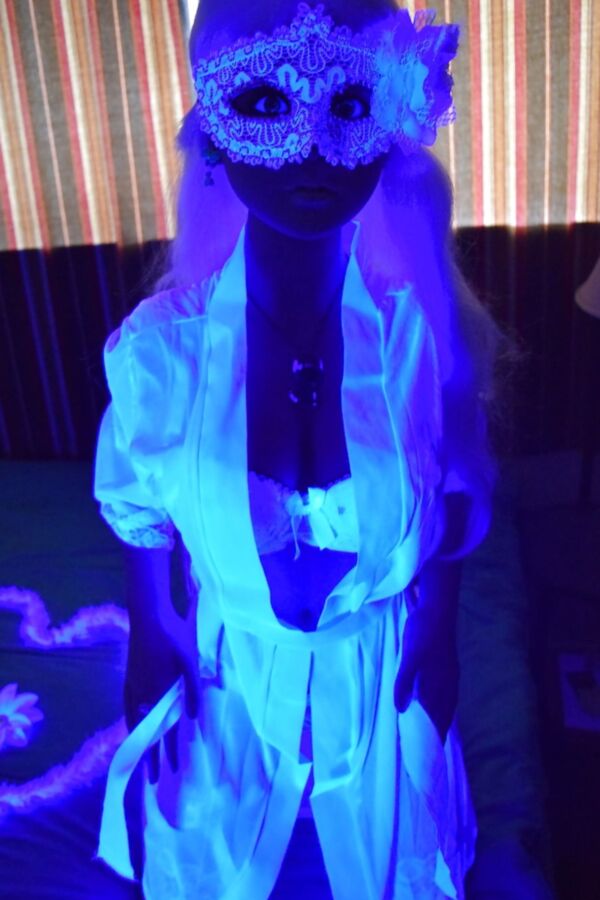 Nina&;s blacklight