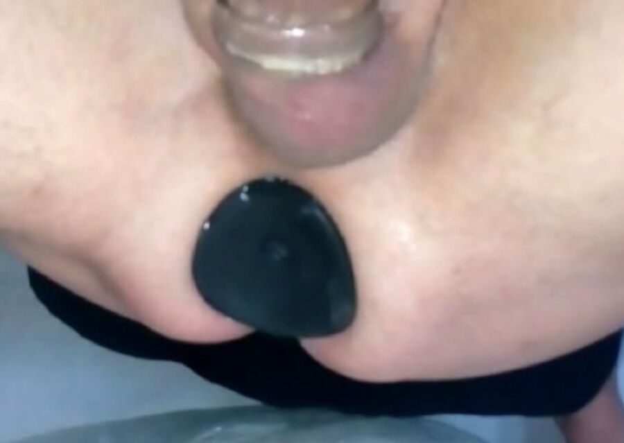 Two hands-free cumshots in minutes