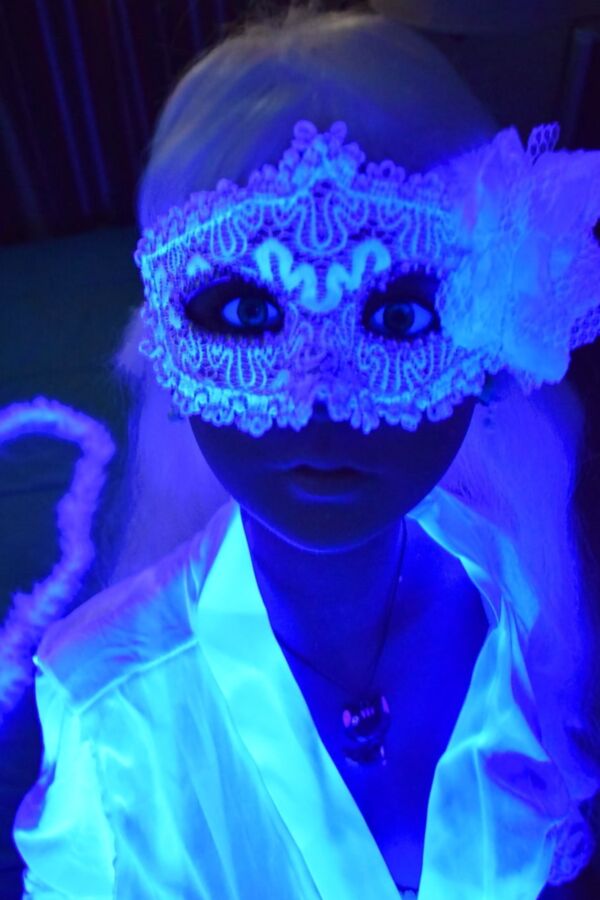 Nina&;s blacklight