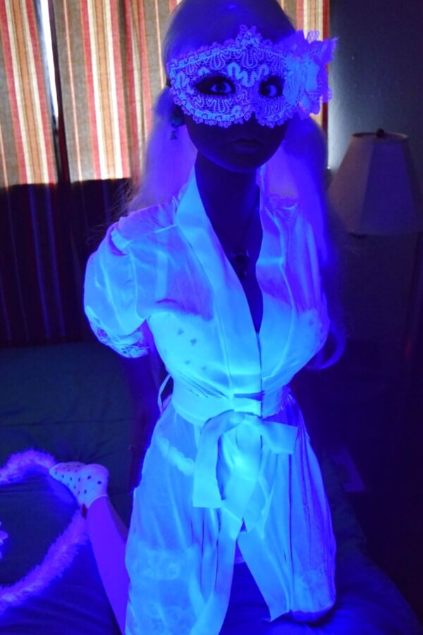 Nina&;s blacklight