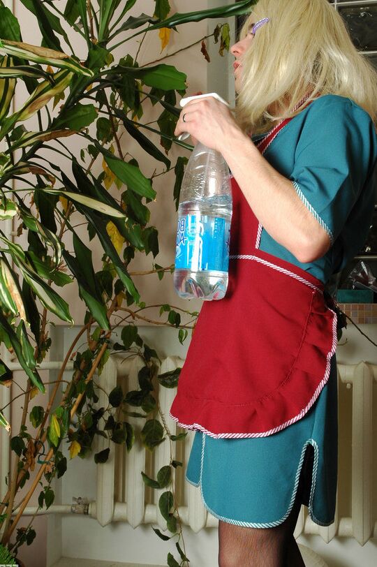 Sissy plugged in vynile