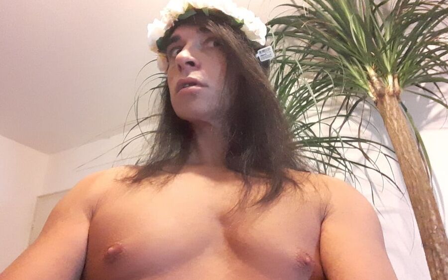 Queen Tygra wearing a flower crown.