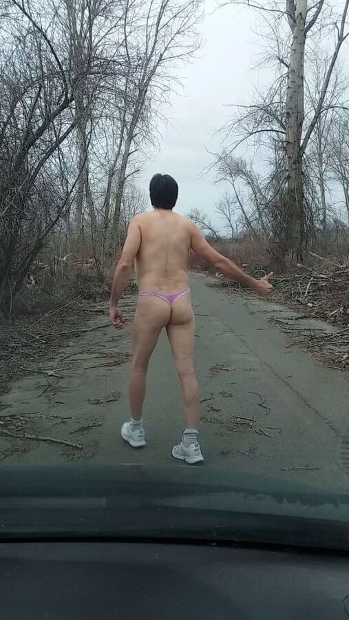 Let&;s have sex outside