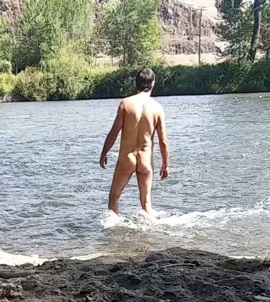 Let&;s have sex outside