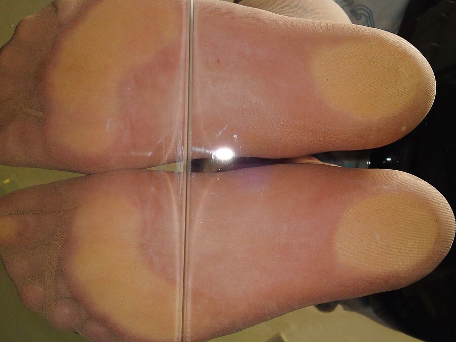 Nylonfeet on Glas