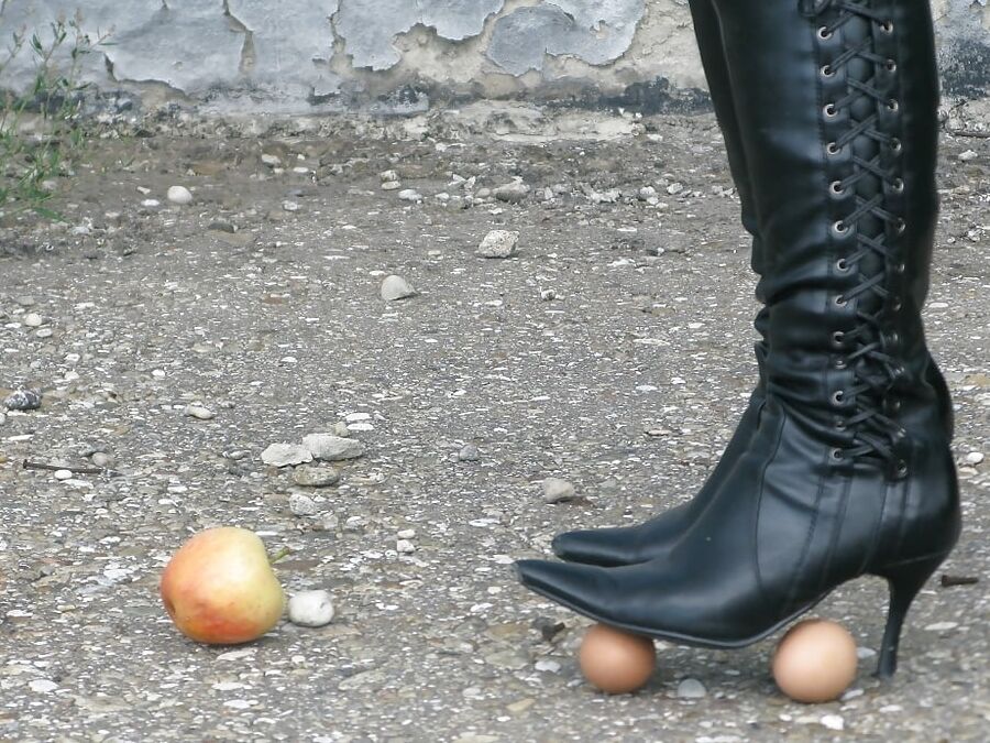 Boot Food Crushing