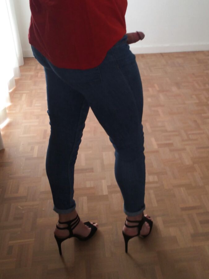 Jeans &amp; red top, whale tail :)