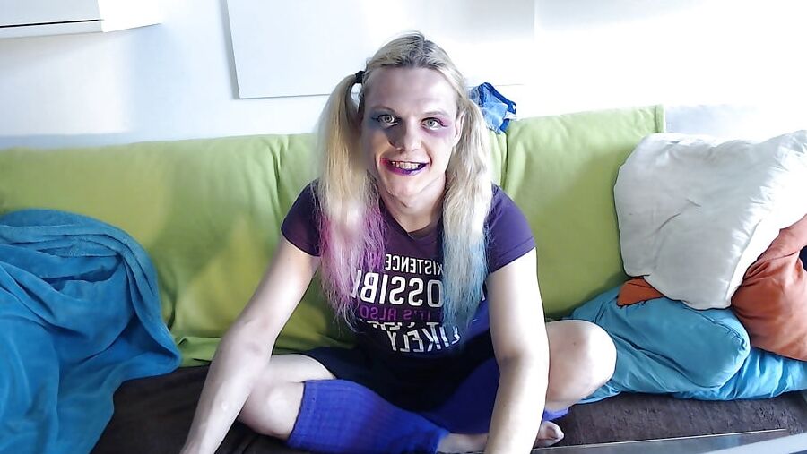 Imitating Harley Quinn facial expresions