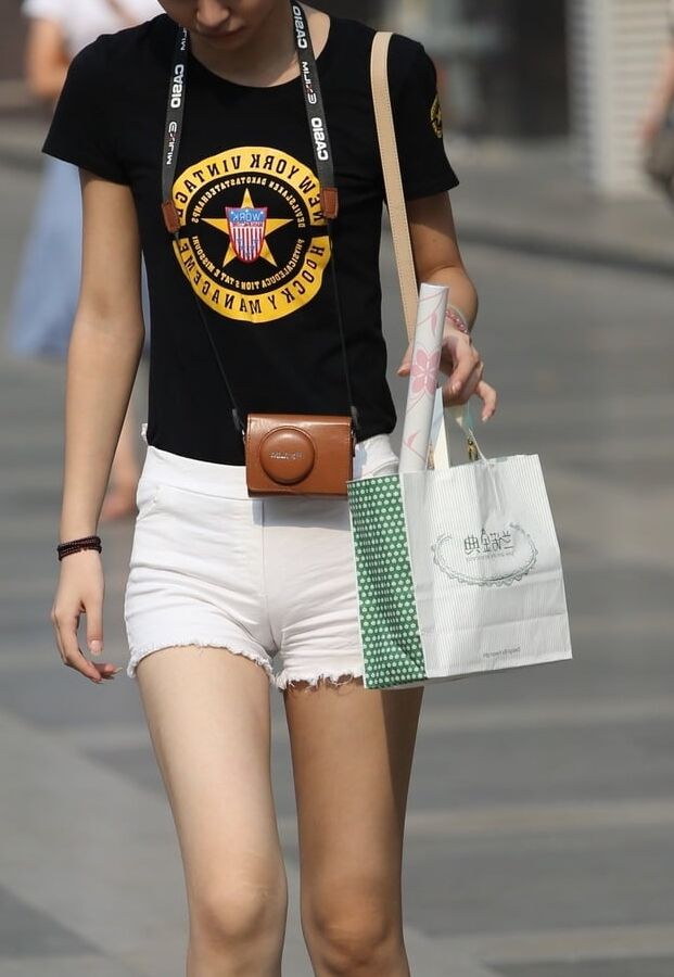 Candid: Chinese Shorts Crotchwatch....