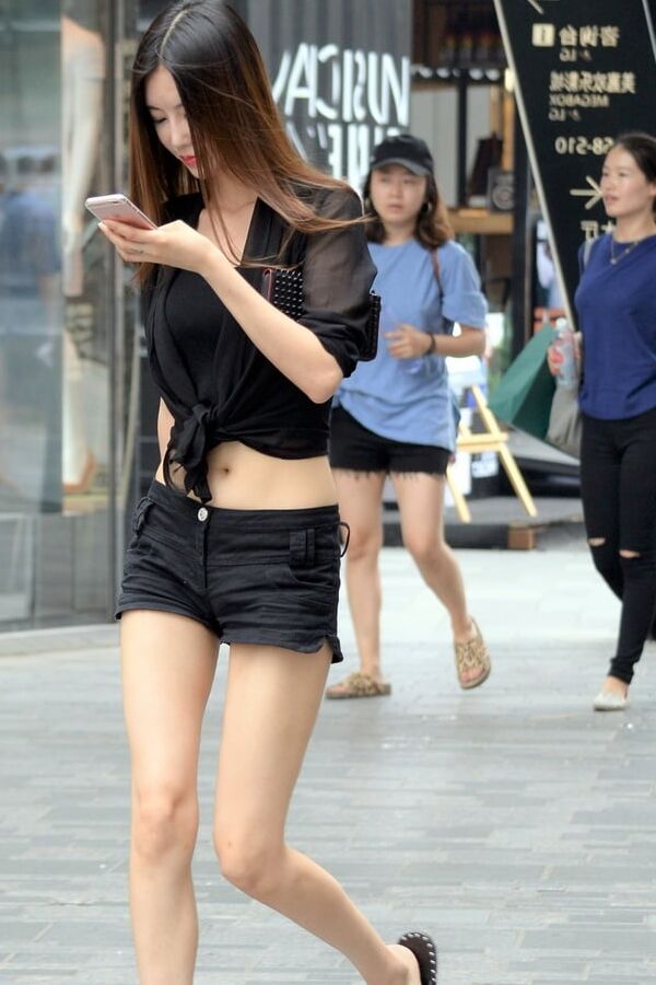 Candid: Chinese Shorts Crotchwatch....
