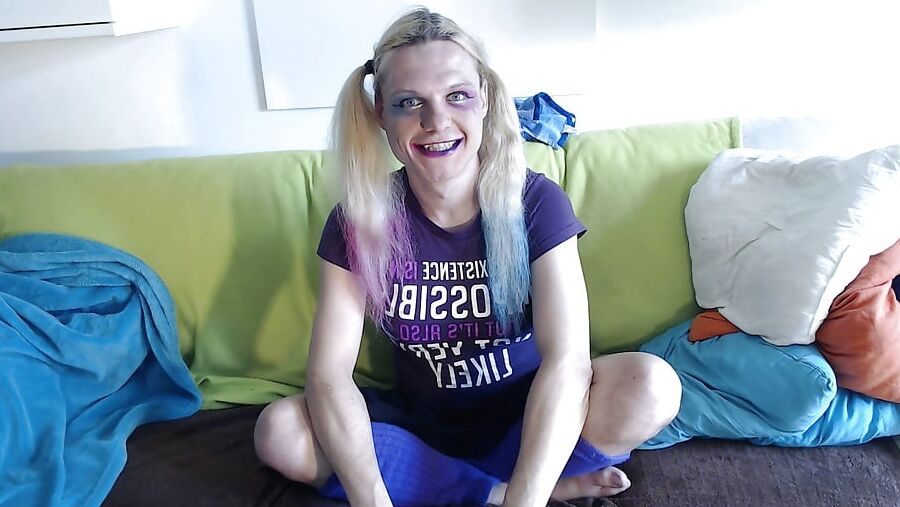 Imitating Harley Quinn facial expresions